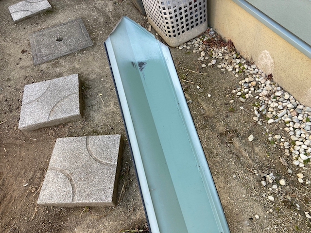 飛散した棟板金・別角度